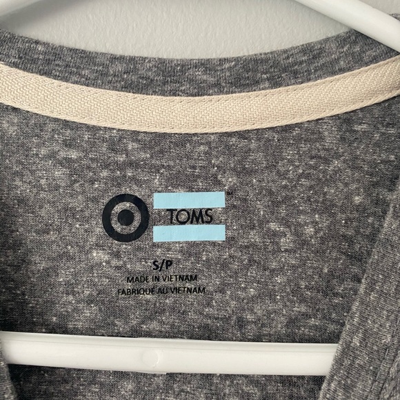 Grey toms shirt - Picture 2 of 3